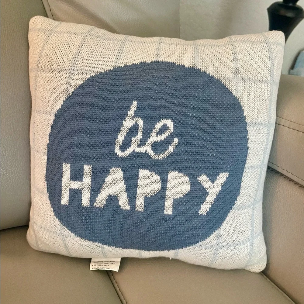 🎉3xHP🎉Home accent pillow. Would add such delight to your home!🎉3xHP🎉